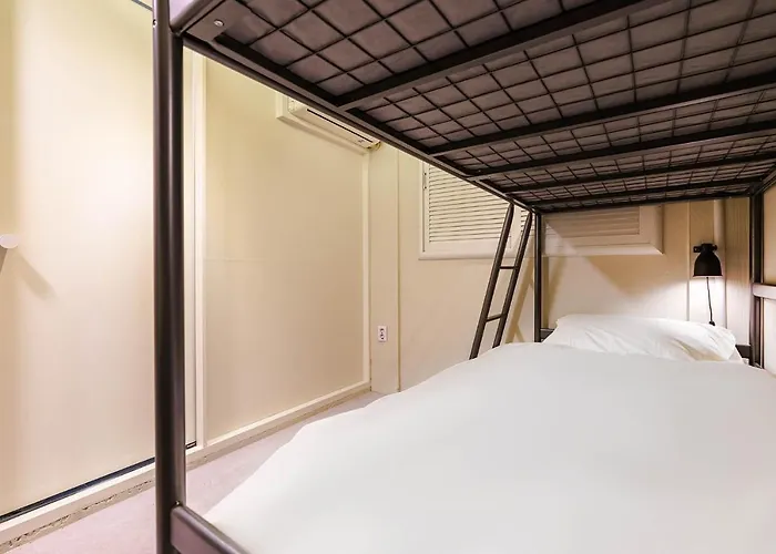 Less Hotel 2*