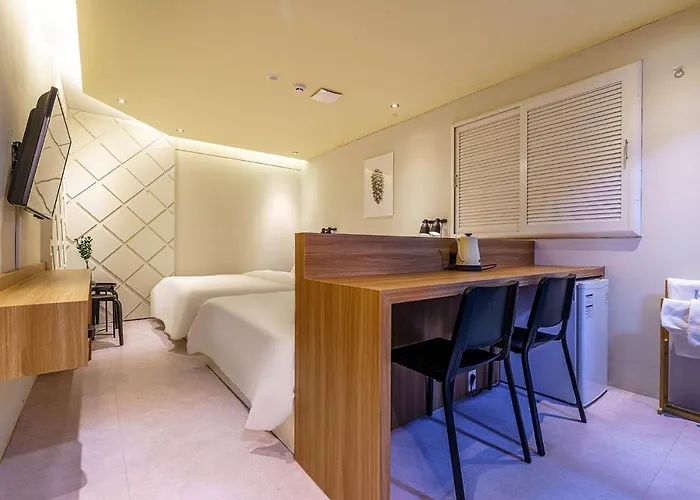 Hotel Less