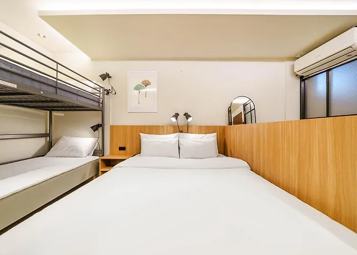Hotel Less 2*