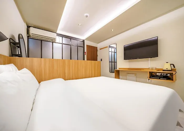 Hotel Less