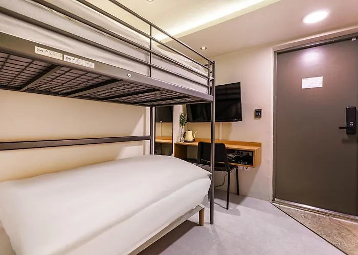 Less Hotel 2*