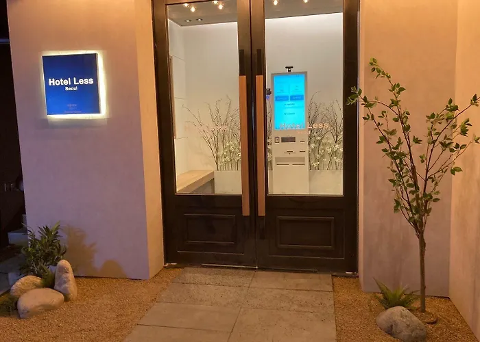 Hotel Less