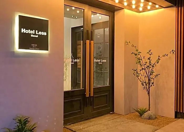 Hotel Less 2*