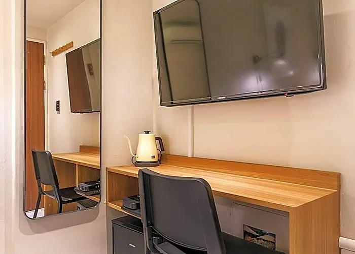 Hotel Less 2*