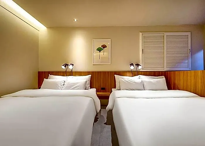 Hotel Less 2*