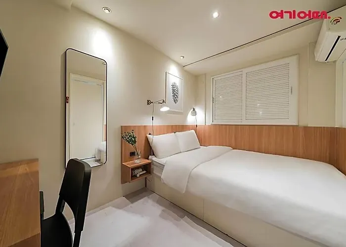 Less Hotel 2*