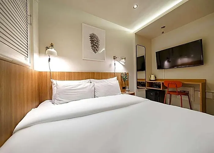 Less Hotel 2*