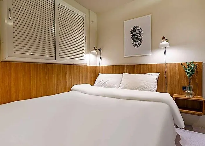 Hotel Less 2*